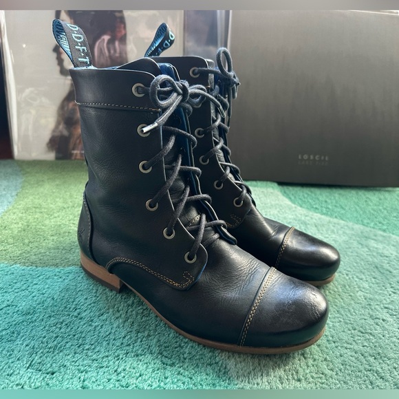 Fluevog EXCELLENT BBC Radio black lace-up boot w/ blue details - 8 (narrow) - Picture 2 of 16